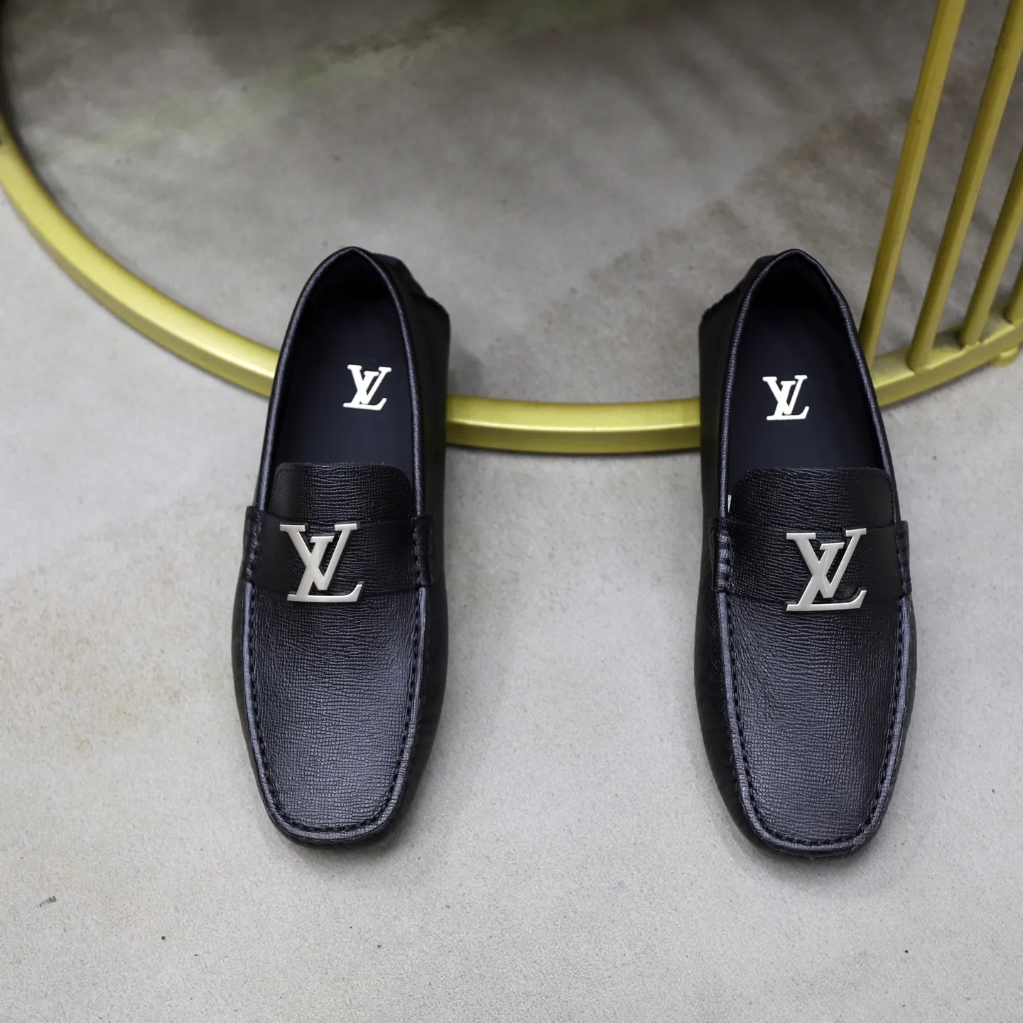 Ex-factory price: 480💰【LV】Louis Vuitton ⚠️High-end men’s driving and pedal series ⚠️38-44 (customized for 45) ⚠️All original cowhide leather! Thick and soft! Made entirely of calfskin lining! Rubber sheet anti-slip beanie sole! Three-dimensional package technology! Fashionable and classic! Handicrafts! Original high quality! Feel free to compare!